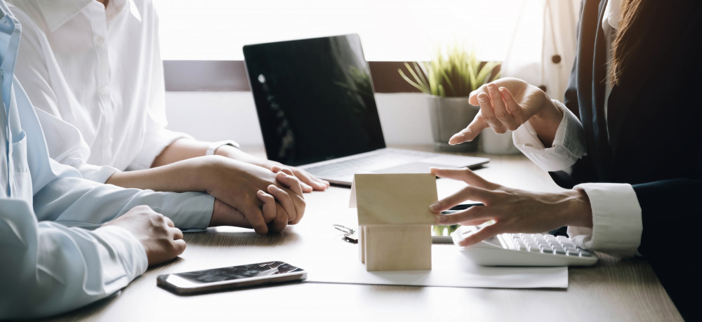 Acheter une maison directement au propriétaire : avantages, pièges et conseils