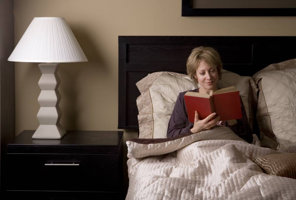 Lampe de chevet et lecture nocturne : le duo gagnant pour vos soirées